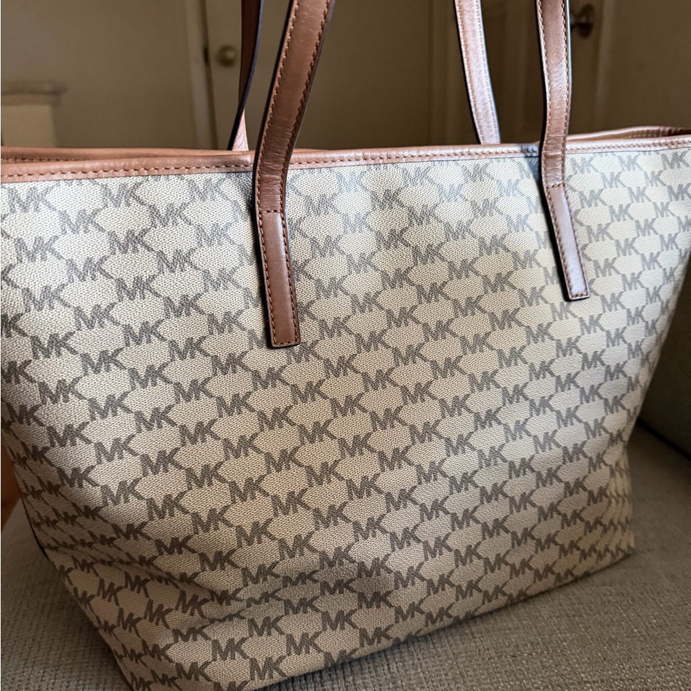 Michael Kors Signature Emery Tote